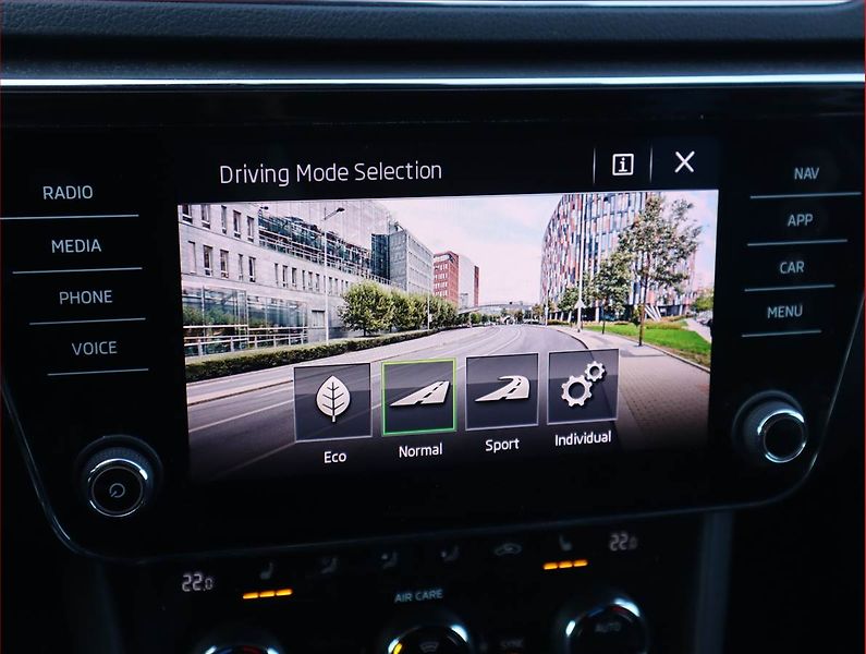 Škoda Superb (2017) 2.0 TDI, Serv.kniha, Kůže - fotka 16 z 19