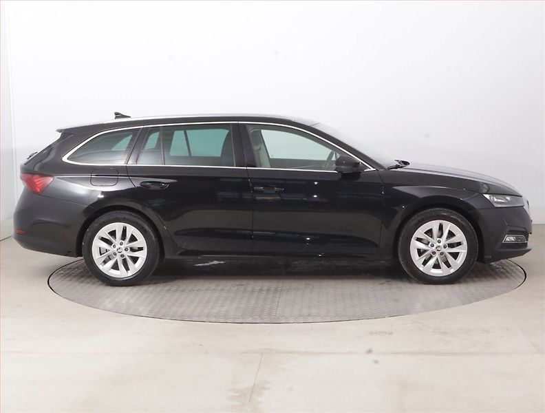 Škoda Octavia (2022) 2.0 TDI, Kůže, Navi, Tempomat - fotka 6 z 15