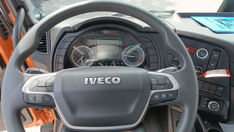Iveco T-WAY AD190T36W 4x4 Nosič kontejnerů - fotka 8 z 25