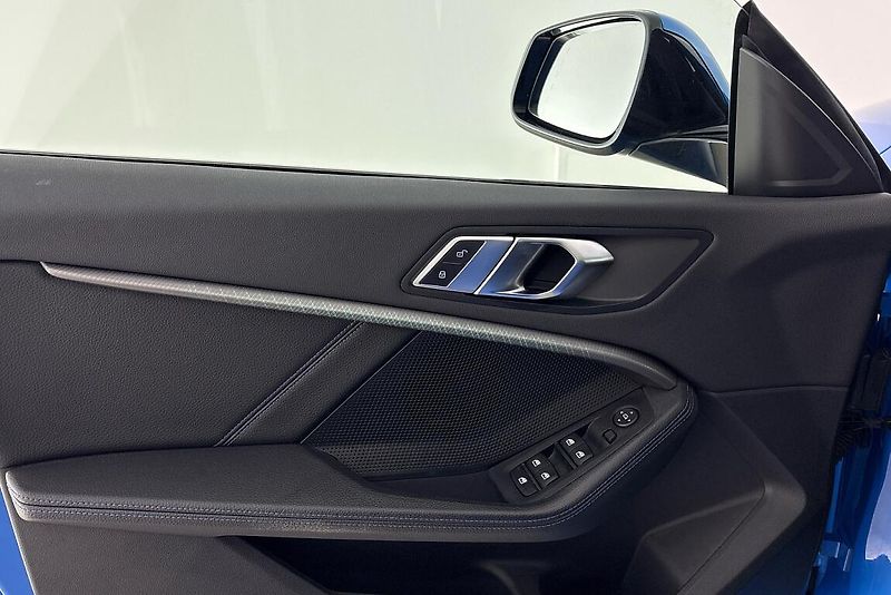BMW Řada 2 220d xDrive - fotka 14 z 22