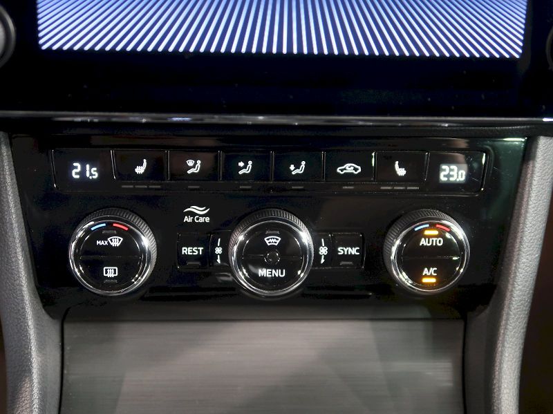 Škoda Superb (2019) STYLE 2.0TDI 140KW 4x4 DSG LED - fotka 36 z 47