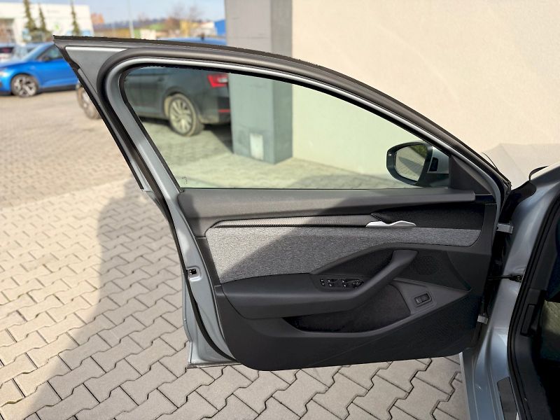 Škoda Superb (2024) COMBI SELEC TD 110/2.0 A7F - fotka 25 z 35
