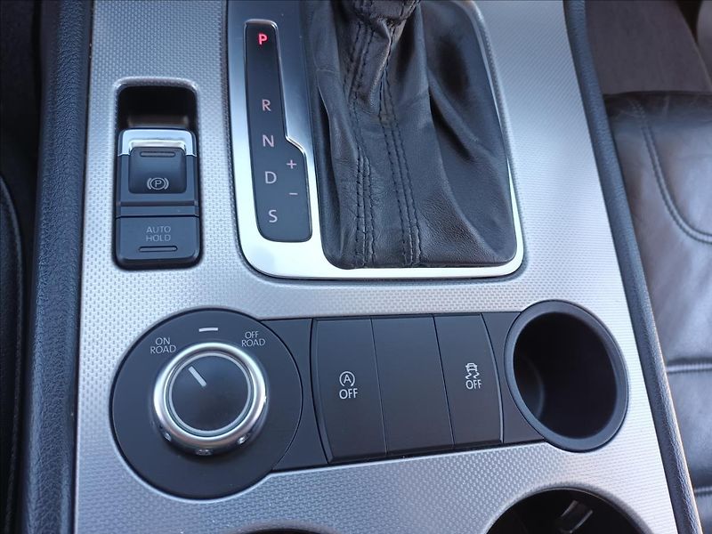 Volkswagen Touareg 3,0 TDI,176KW,NAVI,KŮŽE,PRUŽIN - fotka 36 z 46