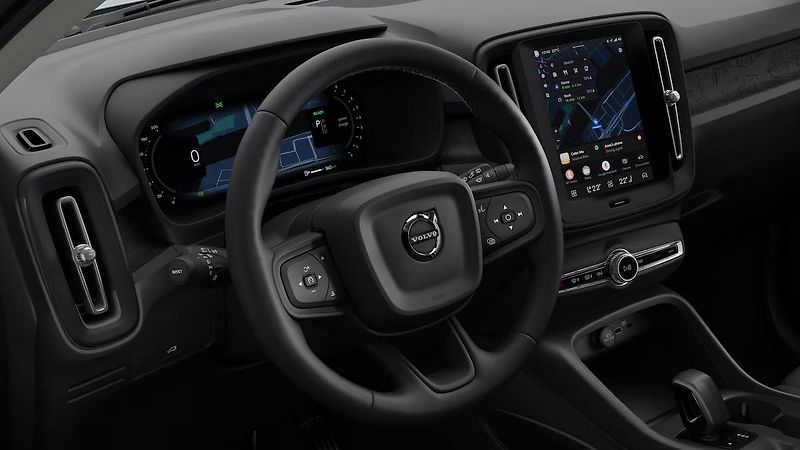 Volvo XC40 (2026) B3 AUT ESSENTIAL - fotka 4 z 17