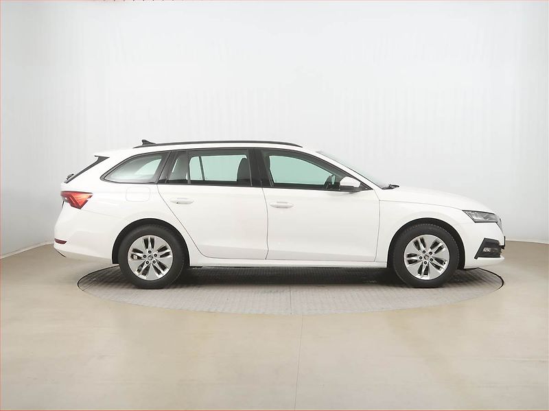 Škoda Octavia (2021) Ambition 1.0 TSI, ČR,1.maj - fotka 6 z 16