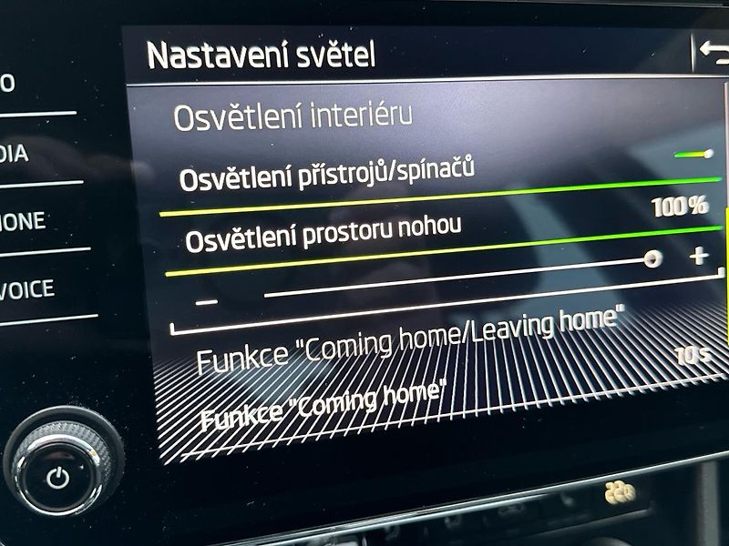 Škoda Superb 2.0TDi 110 kW AMBITION PLUS DS - fotka 23 z 24