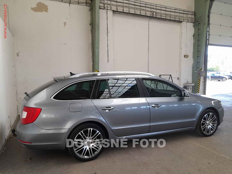 Škoda Superb (2012) 2.0 TDI, Navi, xenon - fotka 2 z 3