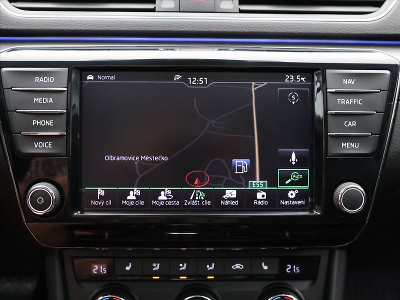 Škoda Superb 2.0 TDI 140kW 4x4 Style CZ - fotka 25 z 40
