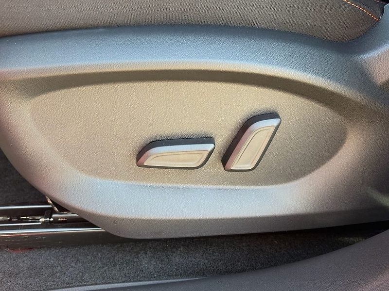 MG HS (2026) 1,5 TGI PHEV Emotion - fotka 19 z 21