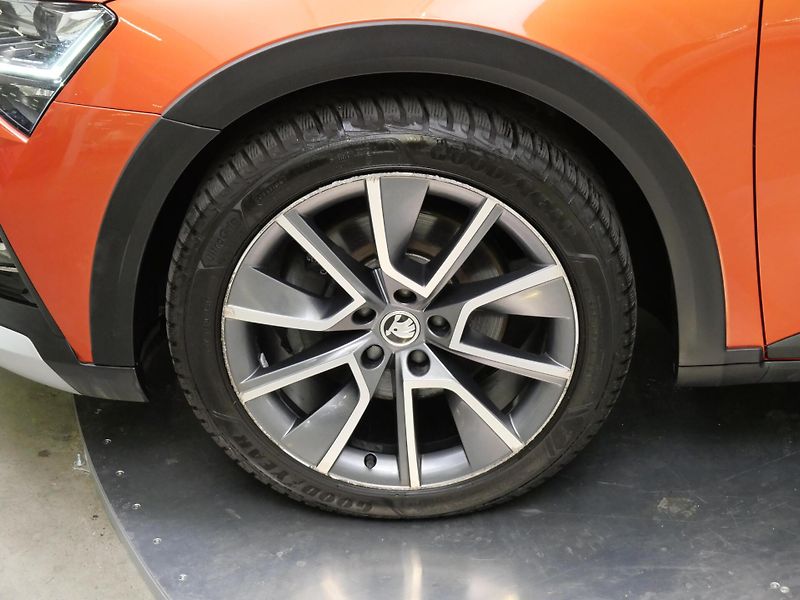 Škoda Superb - fotka 10 z 25