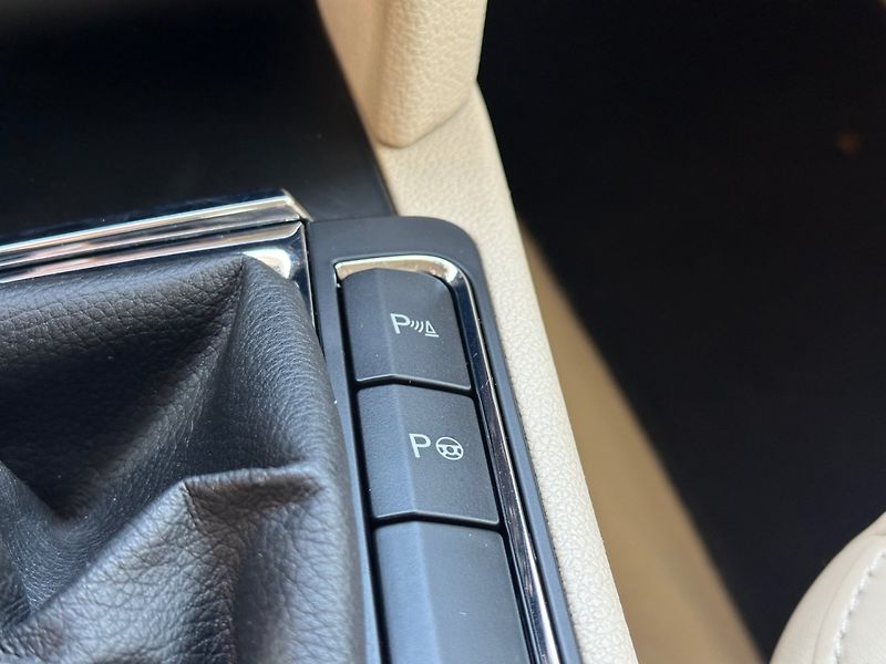 Škoda Superb (2012) 2.0TDi NAVI, SAMO.PARKOVANÍ - fotka 13 z 17