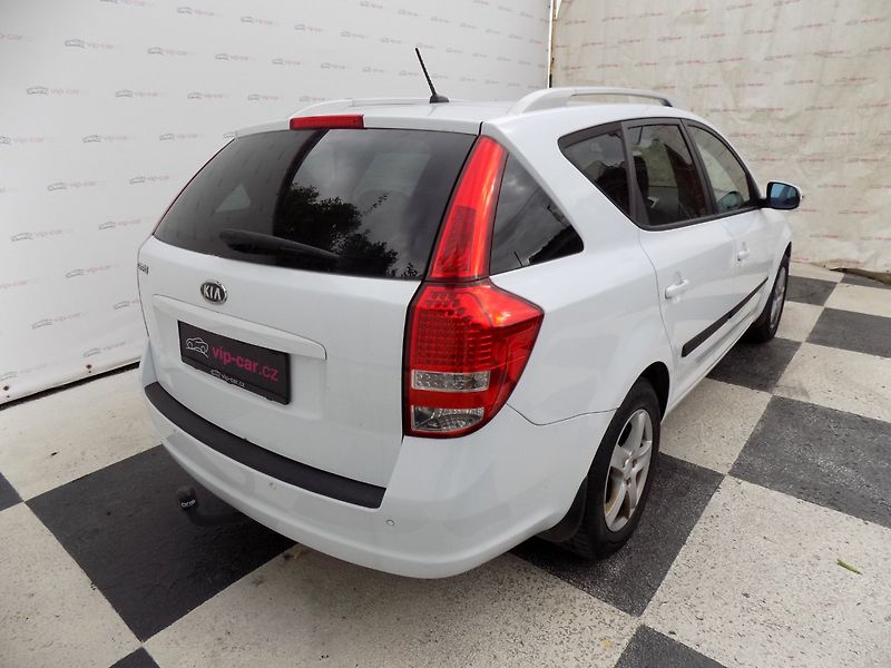 Kia Ceed (2012) 1.6GDi/2.Maj.ČR/Klimatizace/ - fotka 7 z 34