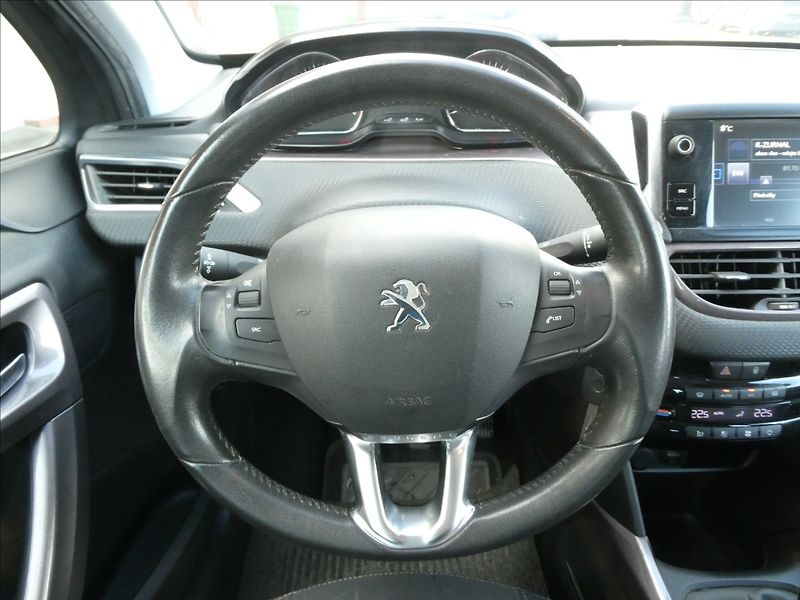 Peugeot 2008 1,2 PureTech 60kW - fotka 30 z 38