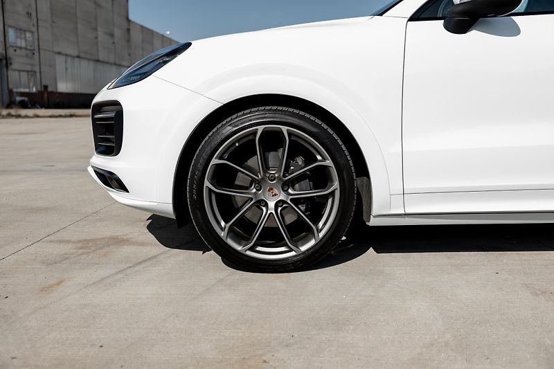 Porsche Cayenne (2023) COUPE PLATINUM EDITION - fotka 11 z 33