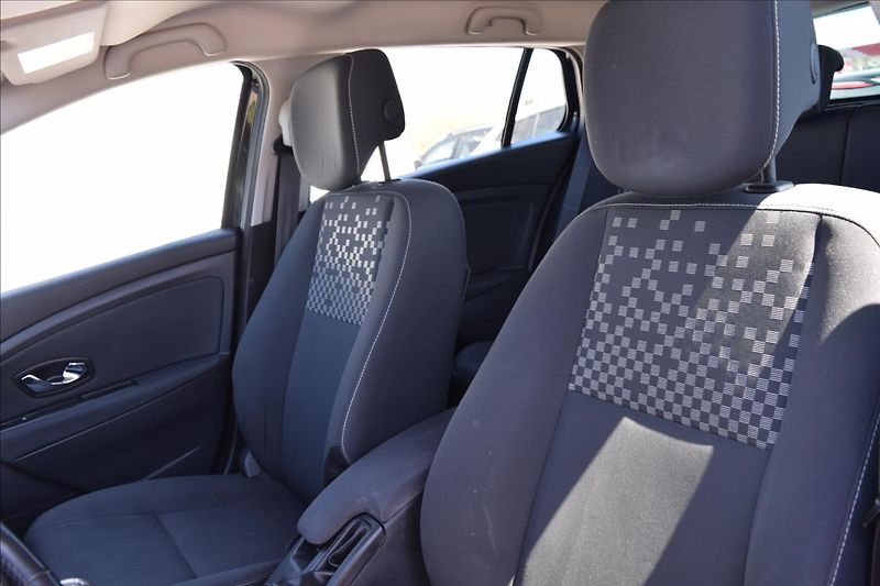 Renault Mégane 1,5 DCI 81KW PO SERVISE TAŽNÉ - fotka 13 z 47