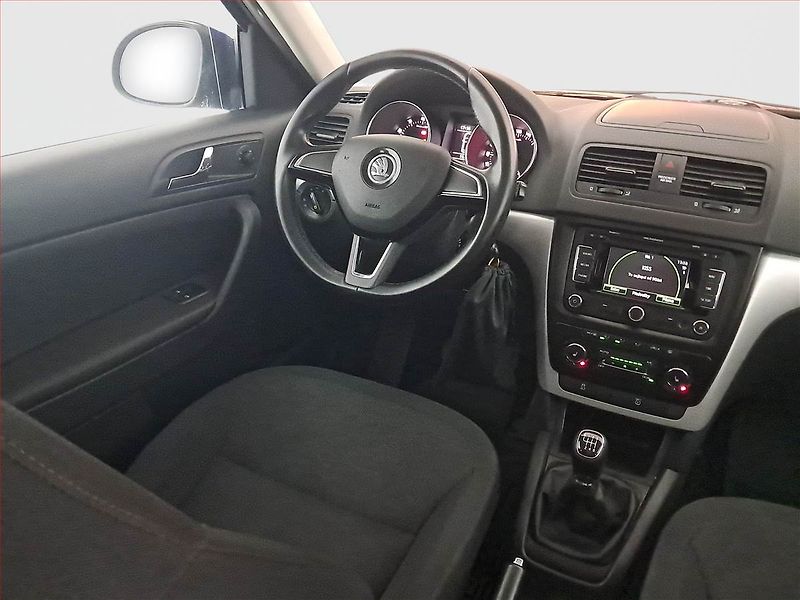 Škoda Yeti (2015) 1.2 TSI, Navi, Tempomat - fotka 7 z 14
