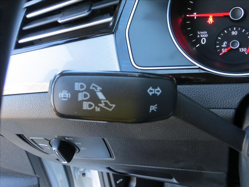 Volkswagen Passat 2,0 TDI 110kW Business ČR - fotka 19 z 26