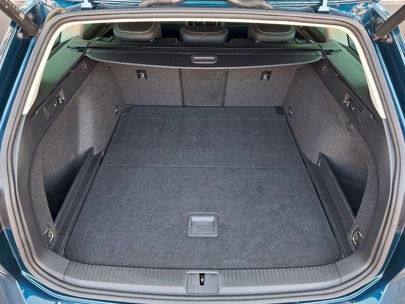 Volkswagen Passat (2023) Variant Elegance DSG 2,0TDi 11 - fotka 8 z 35
