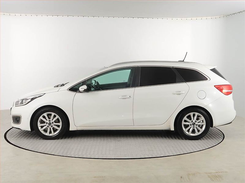 Kia Ceed (2017) Silver 1.6 GDI, Serv.kniha - fotka 3 z 18