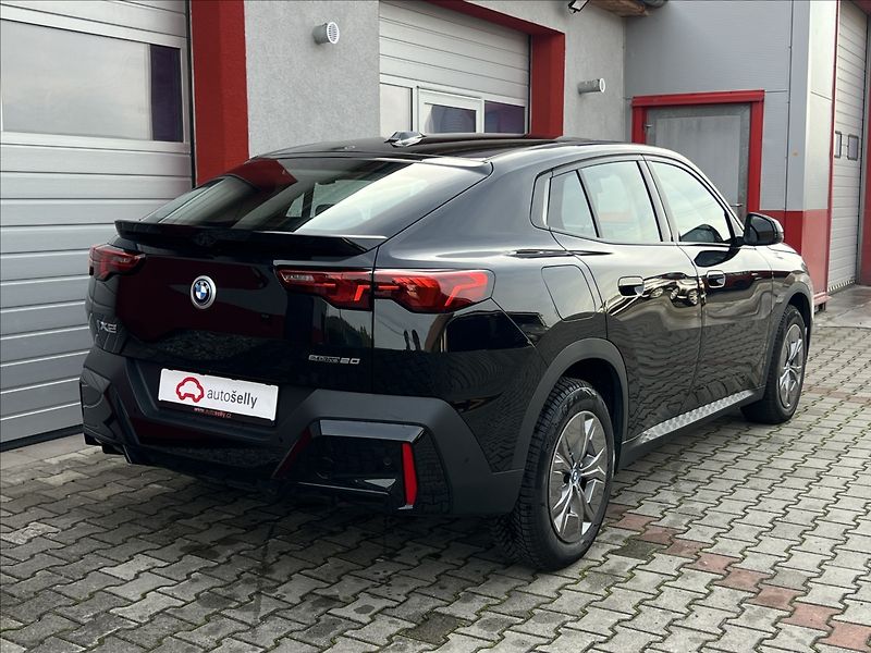 BMW iX2 0,0 eDrive20  Záruka 150kW - fotka 6 z 39