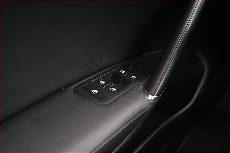 Volkswagen Golf (2013) Highline 1.6 TDI, Automat - fotka 17 z 17