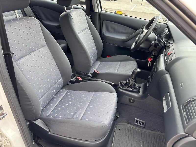 Škoda Octavia A 1,9 TDI 66 kW AMBIENTE - fotka 23 z 30
