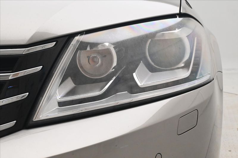 Volkswagen Passat 2,0 TDI 103 kW Business Editio - fotka 29 z 31