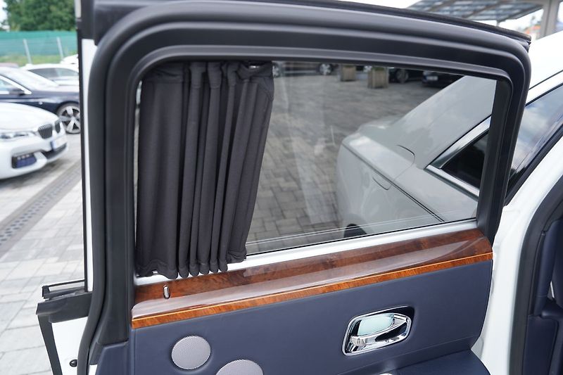 Rolls-Royce Ghost 6.75i V12  570 PS - fotka 23 z 45