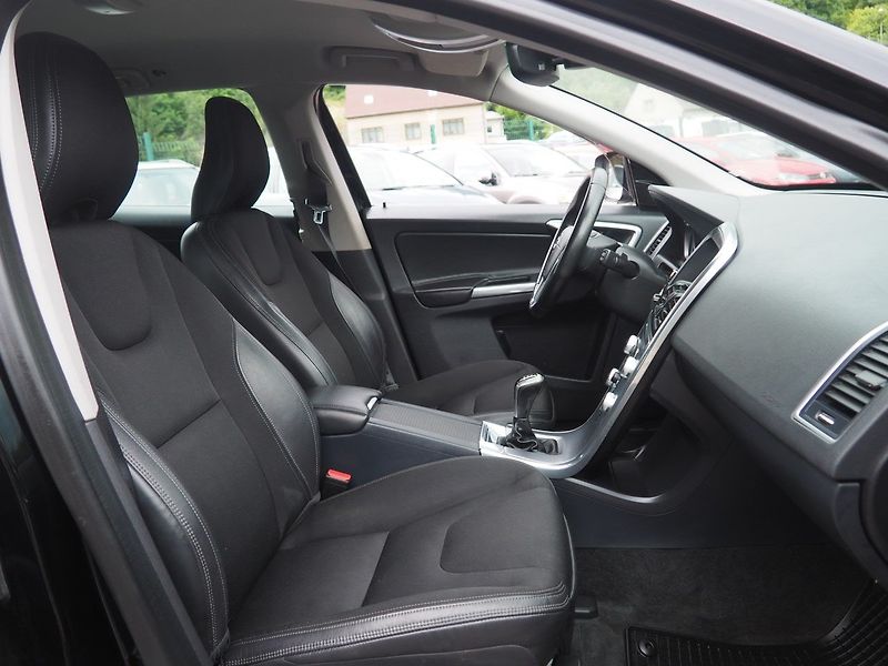 Volvo XC60 (2016) D3 100 kW, Momentum, AWD - fotka 18 z 38