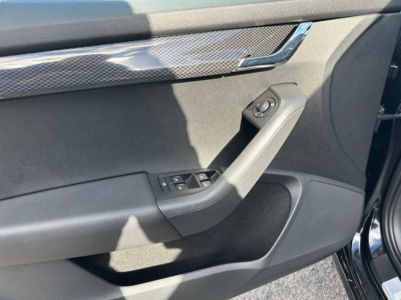 Škoda Octavia (2015) RS 2,0TDI 135Kw - fotka 9 z 32