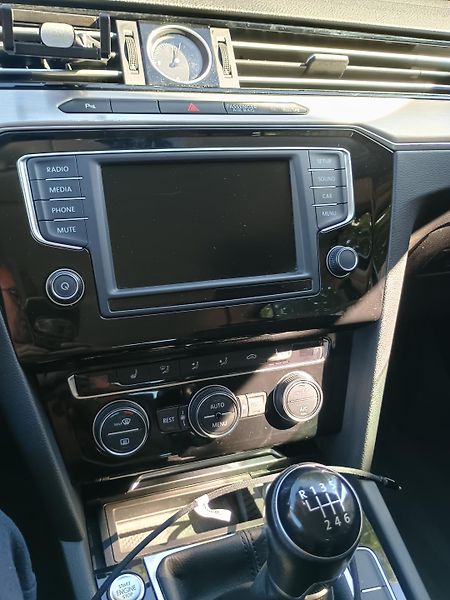 Volkswagen Passat Variant (2017) 2.0 TDi Highline - fotka 9 z 22