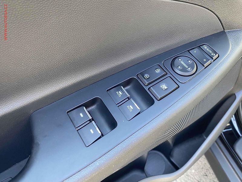 Hyundai Tucson (2020) 1.6 GDi, Trend, navi, kamera - fotka 13 z 19
