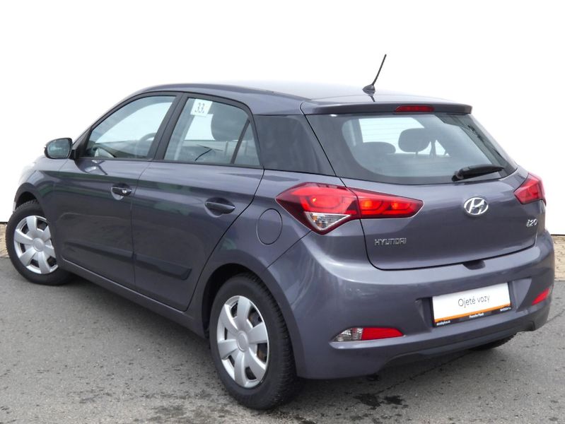 Hyundai i20 1,2 /55kW - fotka 13 z 30
