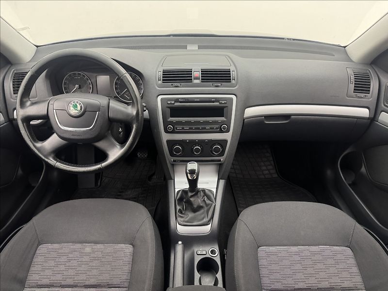 Škoda Octavia 2,0 103kW DPH 2X SADY KOL ČR - fotka 7 z 25