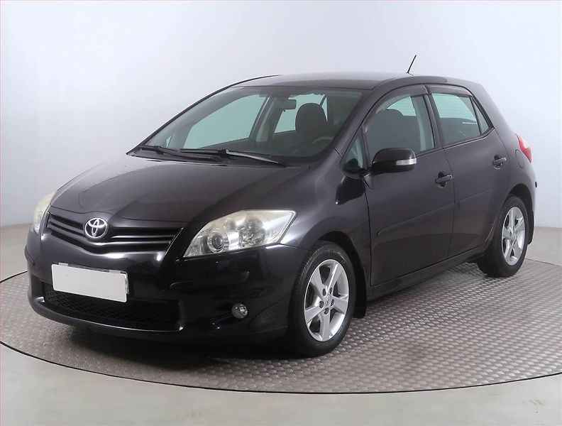 Toyota Auris (2011) 1.6 Valvematic, Tempomat - fotka 2 z 14