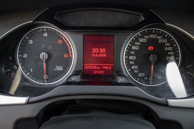 Audi A4 2009 105kW - fotka 13 z 20