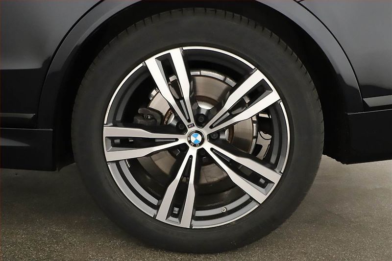 BMW X7 (2023) xDrive40d - fotka 20 z 20