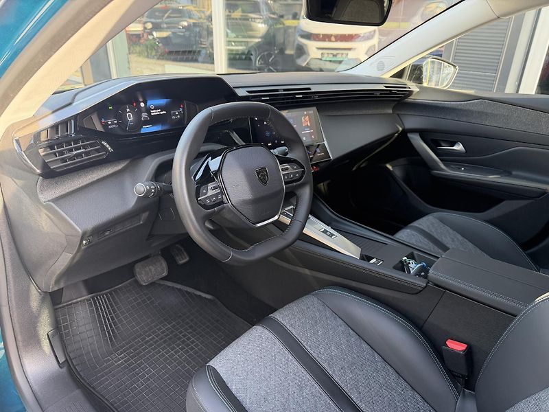 Peugeot 408 (2024) ALLURE PureTech 130k EAT8 - fotka 19 z 42