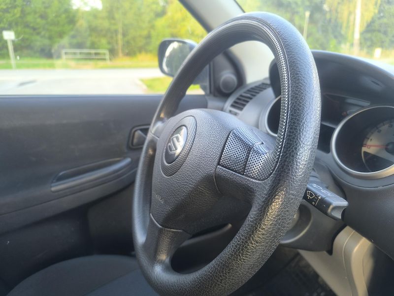 Suzuki Ignis KRÁSNÝ,120TKM,4X4,SERVISKA - fotka 11 z 23
