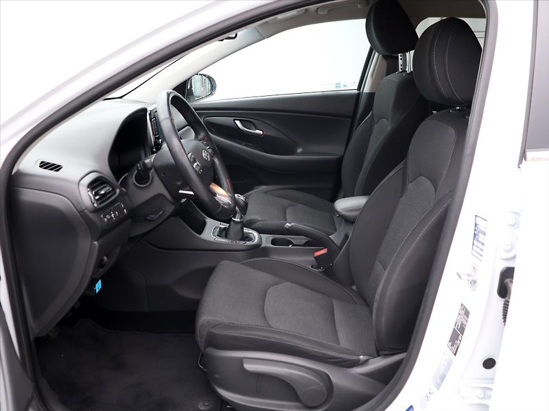 Hyundai i30 1,6 CRDi 85kW Smart LED CZ - fotka 10 z 36