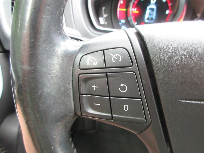 Volvo V40 1,6 D D2, 84Kw, Klima, park.sy - fotka 24 z 28