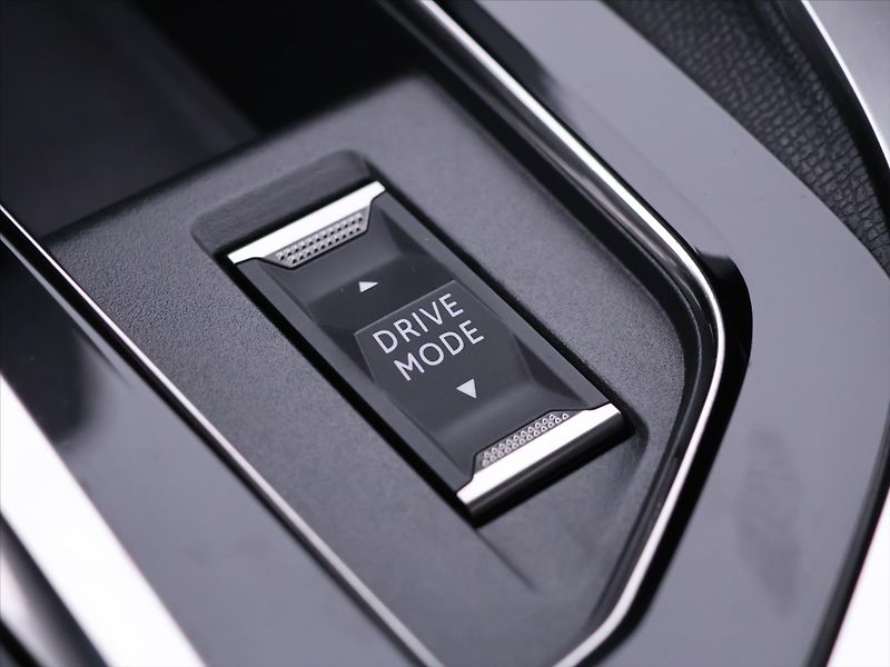Peugeot 3008 GT 1,6 PureTech 133kW Automat - fotka 36 z 46