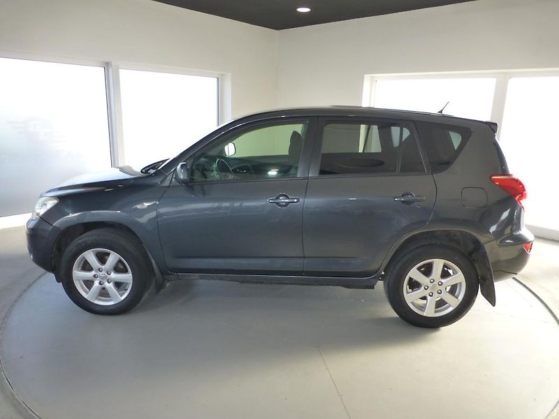 Toyota RAV4 (2009) 2,2 D-4D*ALU**TAŽNÉ**4X4 - fotka 9 z 25
