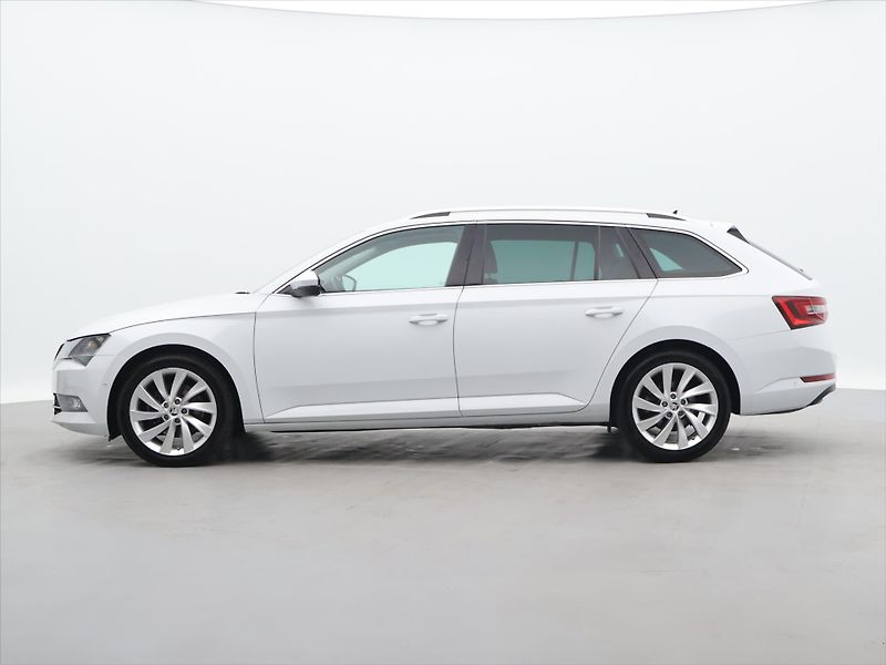 Škoda Superb 2,0 TDI 110kW DSG Style - fotka 4 z 35
