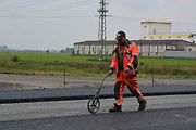 Stavba dálnice D1 mezi Říkovicemi a Přerovem je v plném proudu. V těchto dnech se pokládají asfaltové vrstvy na přeložce Tovačovské ulice.