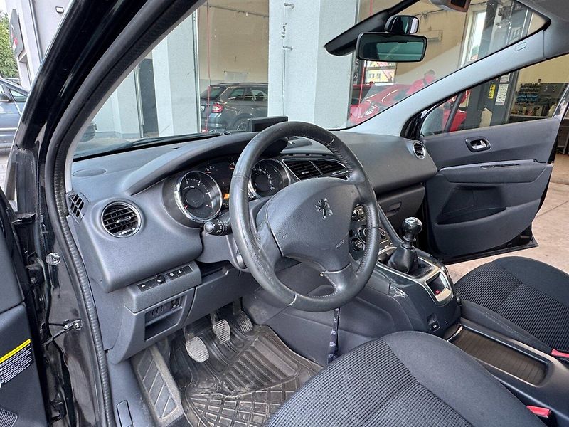 Peugeot 5008 (2012) 1.6HDi, 82kW - fotka 15 z 29