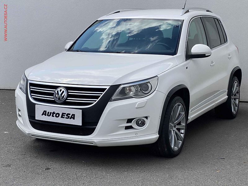 Volkswagen Tiguan (2010) 2.0 TDi 4x4, ČR, R-Line, DSG - fotka 3 z 18