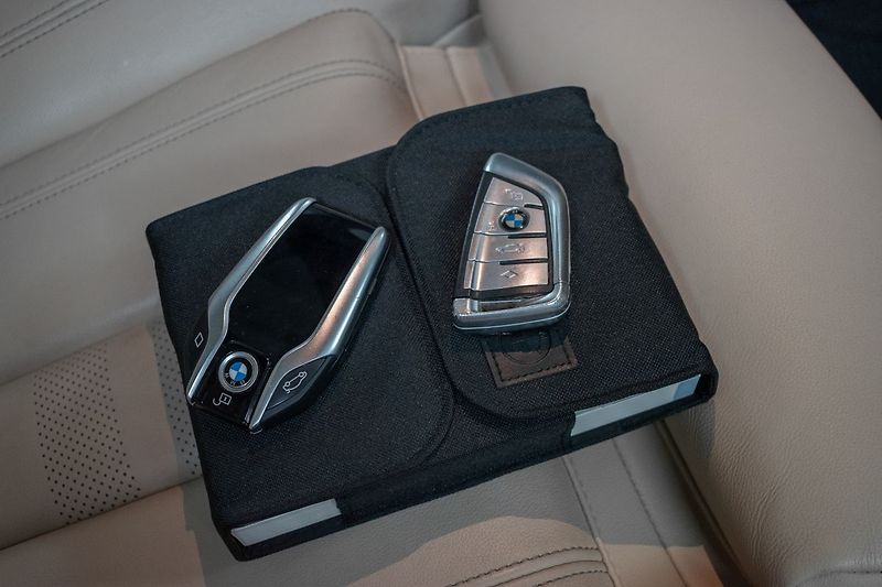 BMW X7 xD40d ///M*LASER*VZDUCH*HK*DPH - fotka 66 z 74