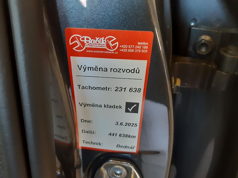 Volkswagen Passat 2.0 TDI COMBI NAVI TEMPOMAT - fotka 21 z 21