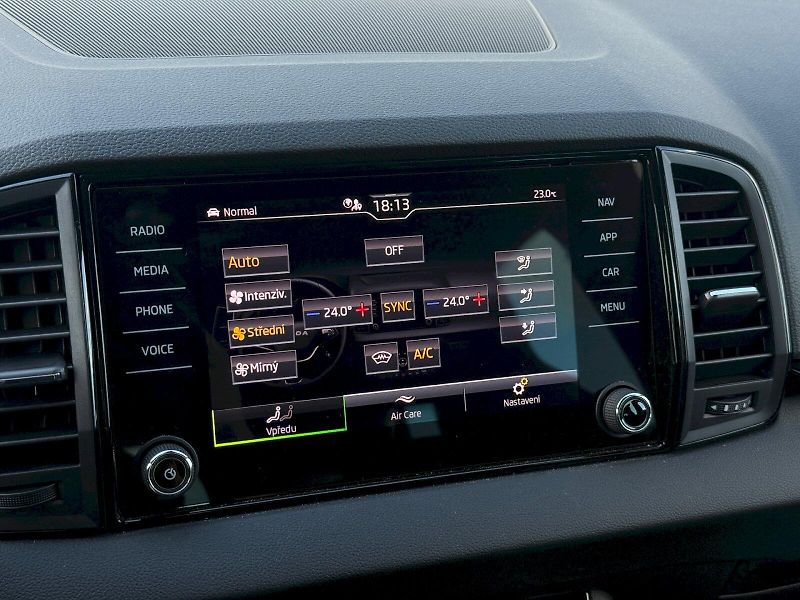 Škoda Karoq (2025) 1.5 TSI 110 kW DSG SportLine - fotka 21 z 26